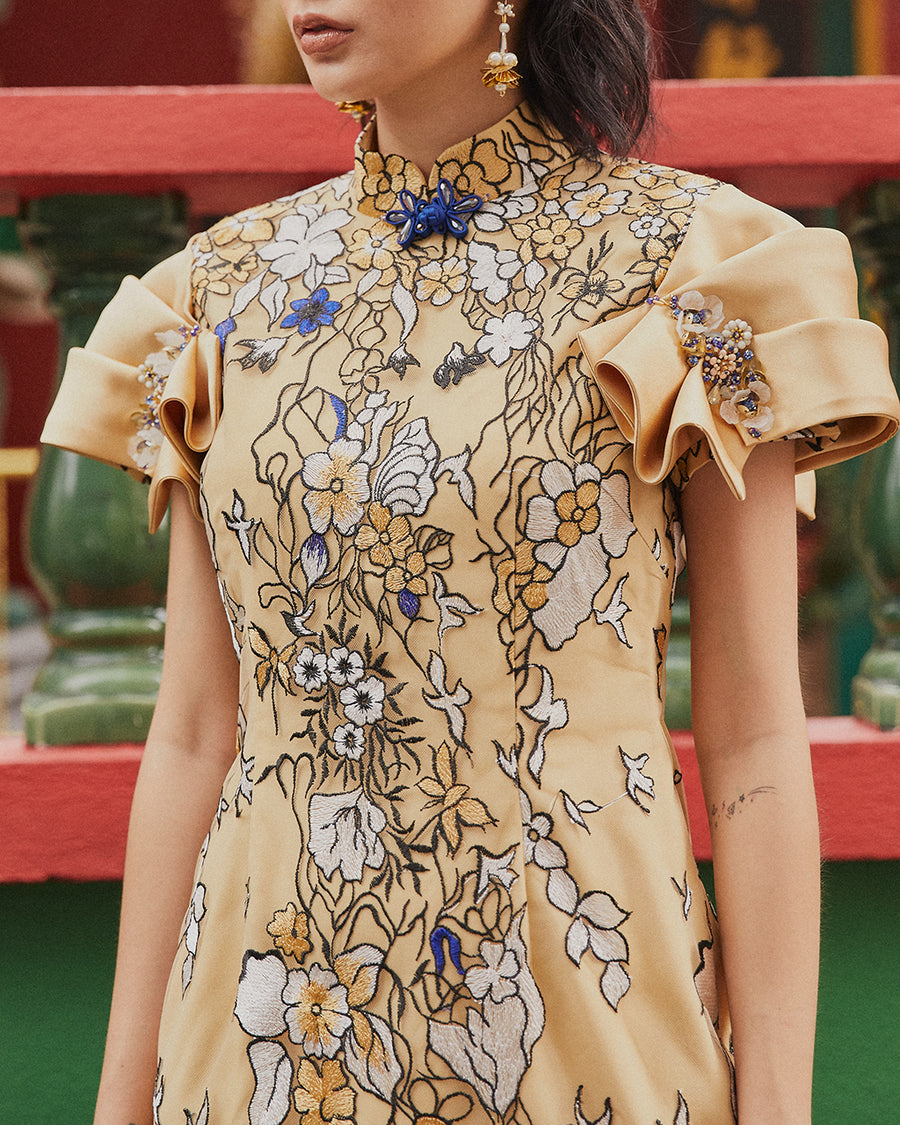 JIA - EMBROIDERED LACE CHEONGSAM WITH FOLD DETAILED SLEEVE
