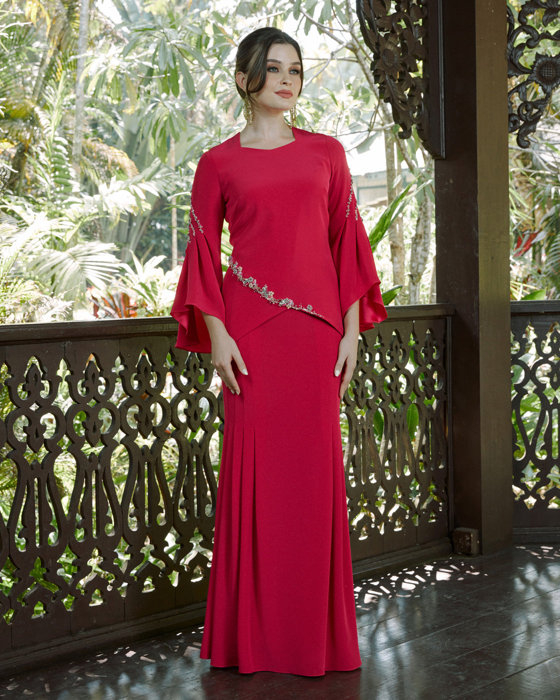 INNAI-RED-SERENE-RAYA-2023