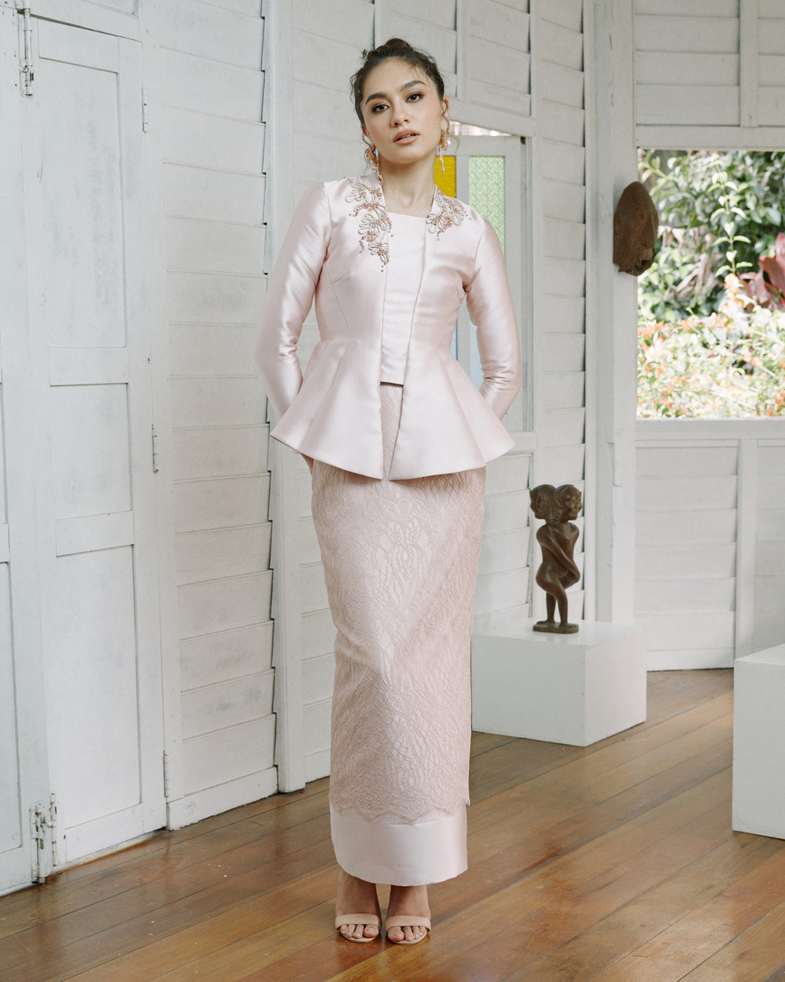 INNAI-RED-SERENE-RAYA-2023