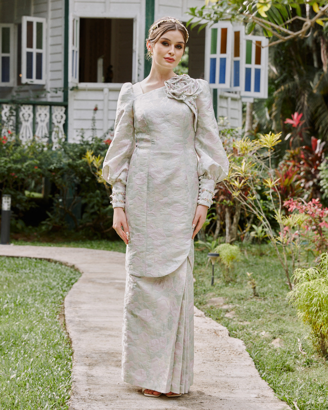 INNAI-RED-SERENE-RAYA-2023