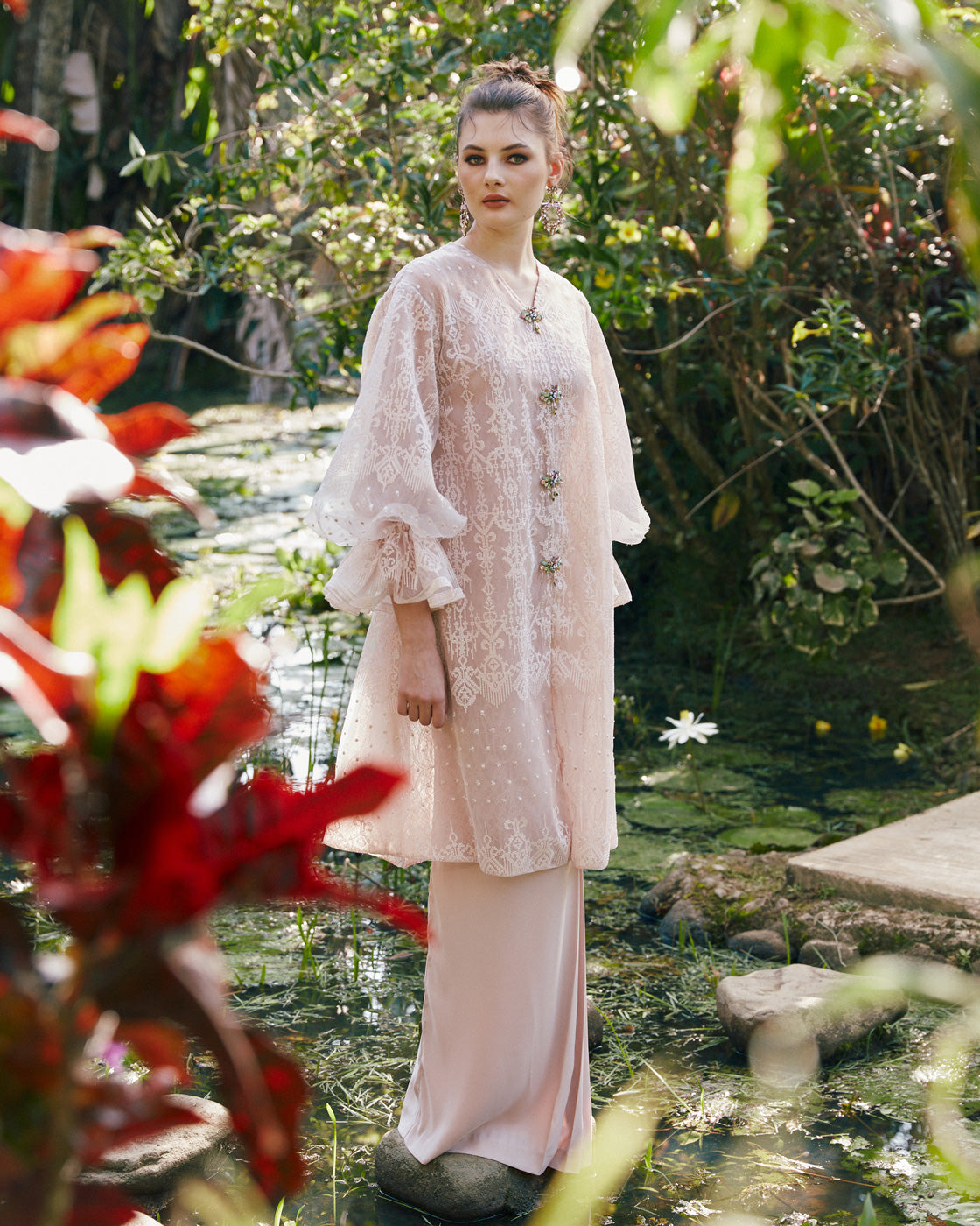 INNAI-RED-SERENE-RAYA-2023