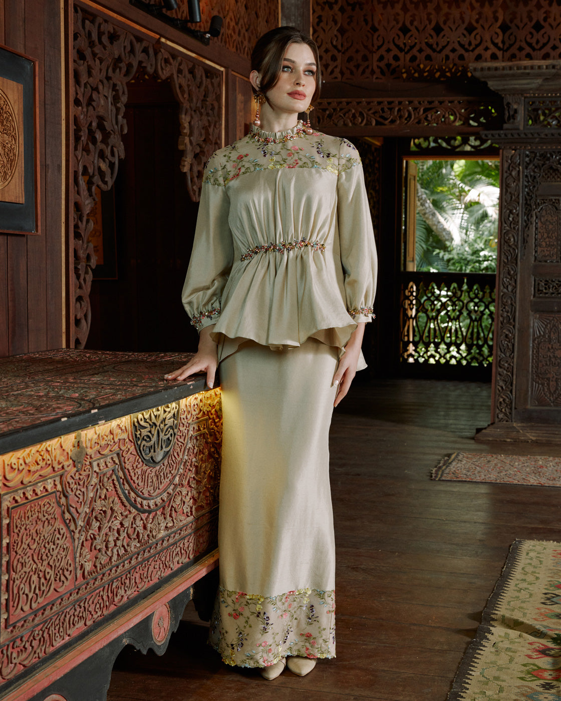 INNAI-RED-SERENE-RAYA-2023